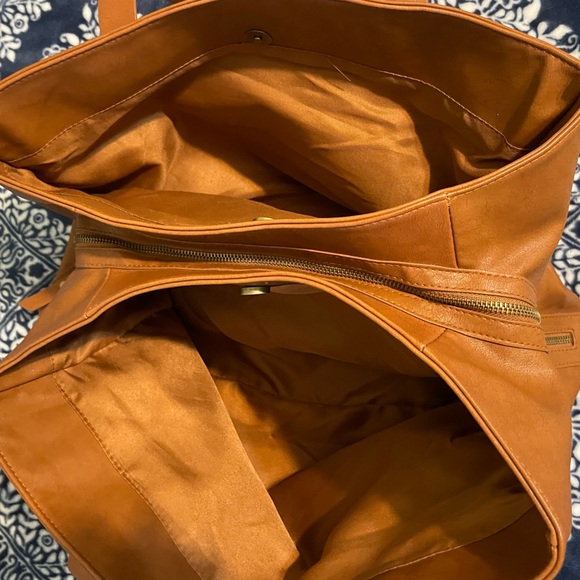 EXCELLENT CONDITION Universal Thread Brown Hobo Shoulder Bag - Super Roomy! - Picture 10 of 13